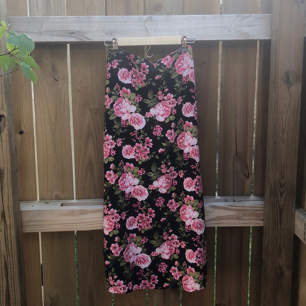 Forever 21 floral print skirt 🌸